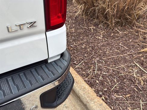 Used 2021 Chevrolet Silverado 1500 LTZ w/ LTZ Convenience Package II image 18