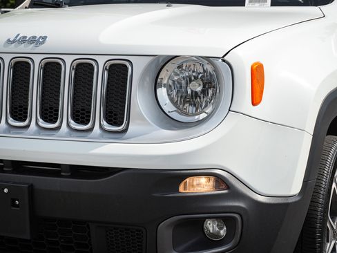 Used 2018 Jeep Renegade Limited w/ UConnect 8.4 Nav Group AWD/4WD image 6