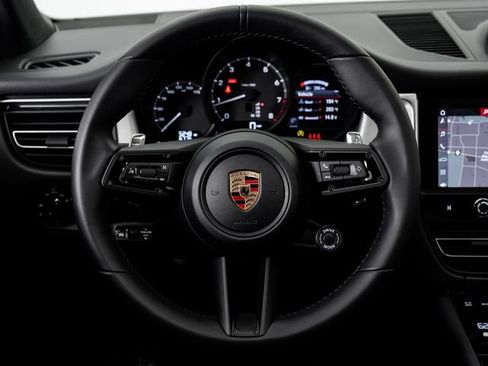 Certified 2026 Porsche Macan AWD/4WD image 13