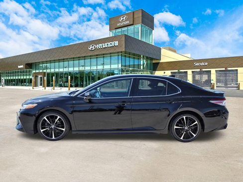 Used 2019 Toyota Camry XSE image 9