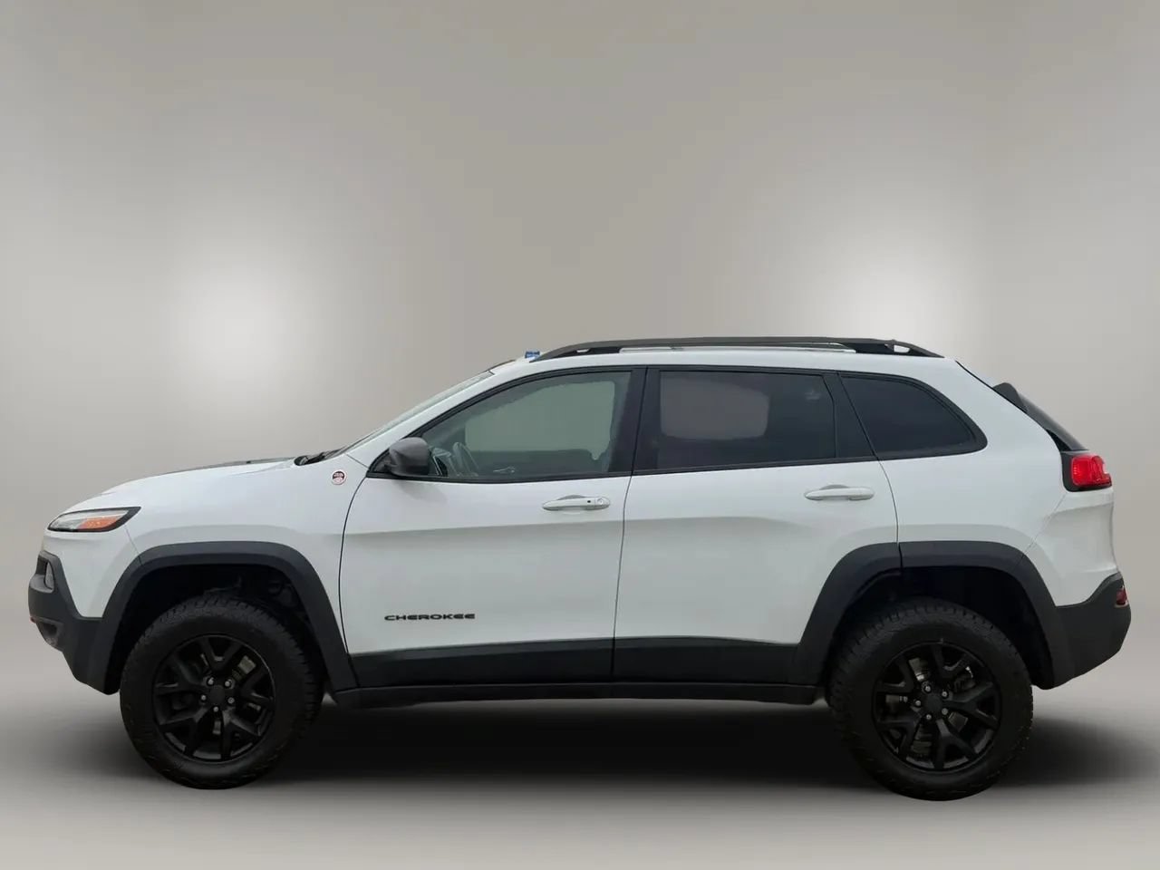 Used 2017 Jeep Cherokee Trailhawk w/ Comfort/Convenience Group AWD/4WD image 4
