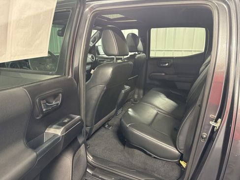 Used 2019 Toyota Tacoma TRD Sport AWD/4WD image 15