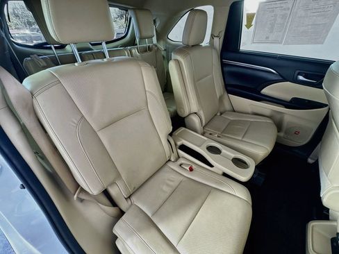 Used 2016 Toyota Highlander Limited FWD image 30