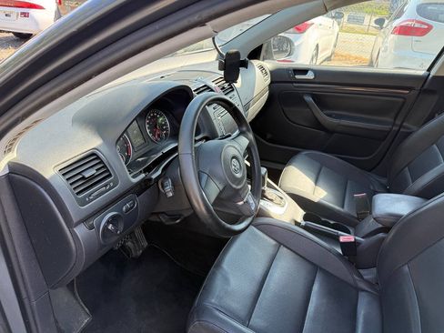 Used 2010 Volkswagen Jetta SE FWD image 19