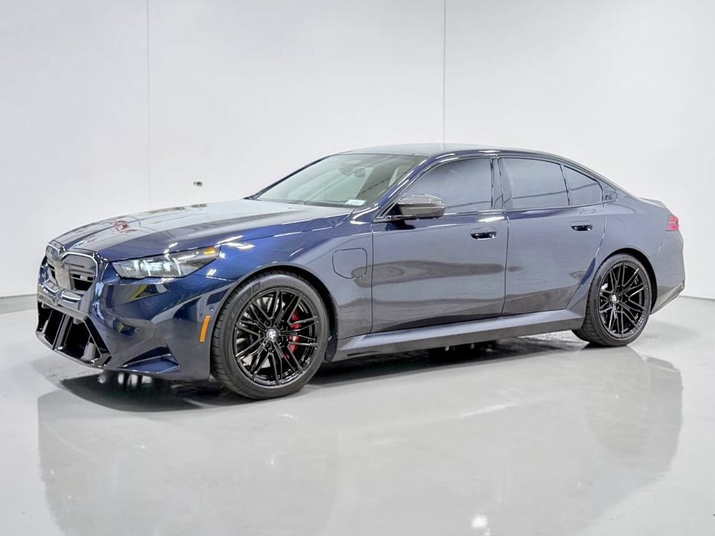 Used 2026 BMW M5 w/ Executive Package AWD/4WD image 4