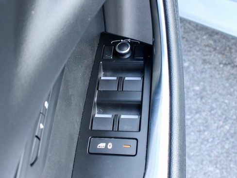 Used 2020 Jaguar XE S image 11