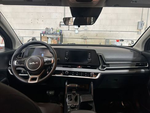 Used 2023 Kia Sportage LX image 32