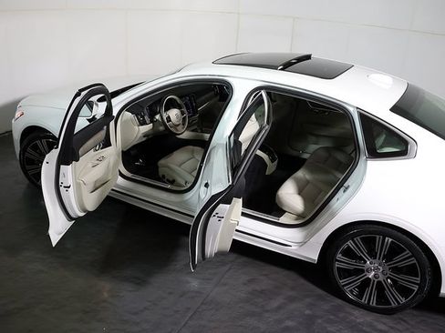 Used 2023 Volvo S90 B6 Plus AWD/4WD image 5