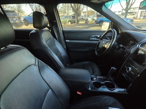 Used 2017 Ford Explorer Sport image 16
