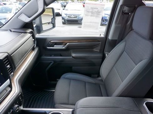 Used 2024 Chevrolet Silverado 2500 LT w/ Convenience Package image 32