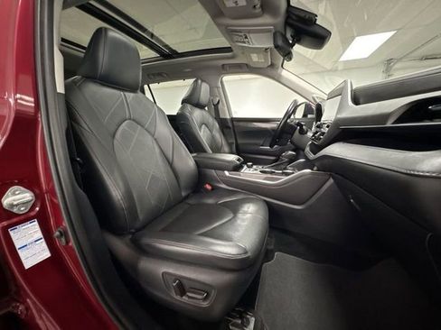 Used 2021 Toyota Highlander Limited image 14