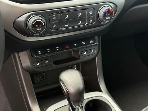 Used 2022 Chevrolet Colorado ZR2 AWD/4WD image 22