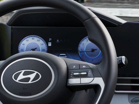 Certified 2025 Hyundai Elantra Limited image 14