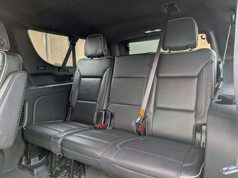 Used 2023 Chevrolet Suburban Premier image 28