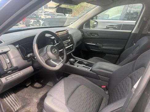 Used 2025 Nissan Pathfinder SV FWD image 16