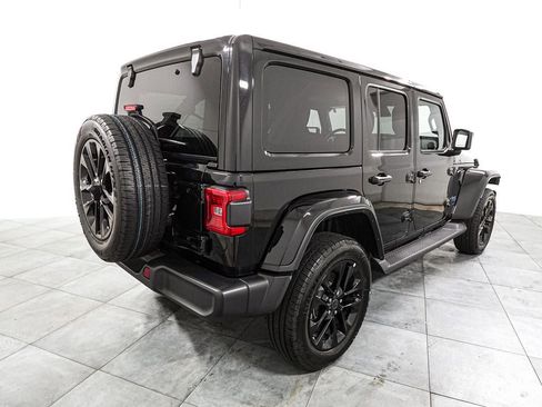 Used 2025 Jeep Wrangler Unlimited Sahara image 6