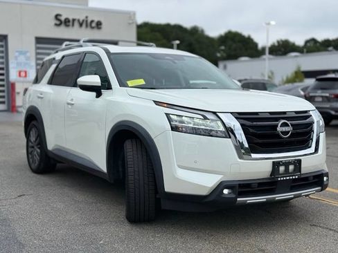 Used 2023 Nissan Pathfinder SL w/ SL Premium Package AWD/4WD image 8