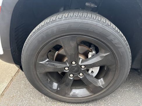 Used 2022 Jeep Grand Cherokee Altitude image 10