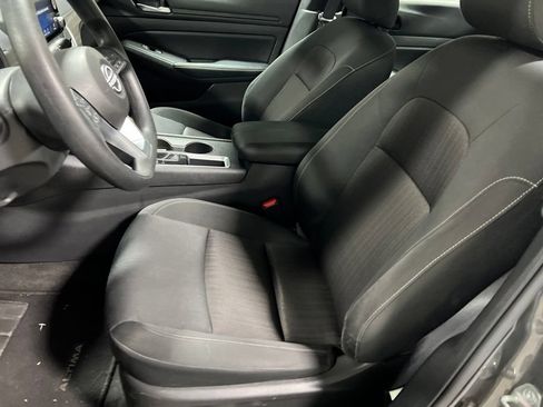 Used 2025 Nissan Altima 2.5 SV FWD image 18