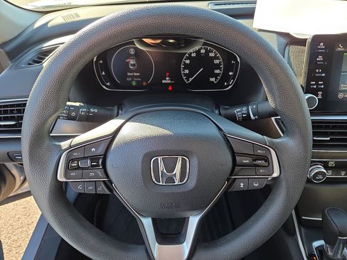 Used 2018 Honda Accord EX image 21