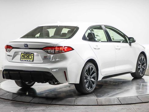 New 2025 Toyota Corolla SE image 4