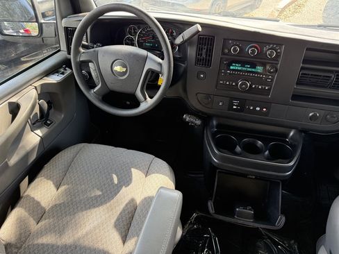 Used 2014 Chevrolet Express 2500 LT w/ LT Preferred Equipment Group RWD image 18