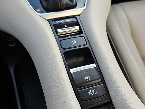 Certified 2024 Honda HR-V EX-L image 17