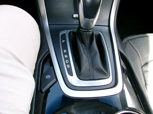 Used 2017 Ford Edge SEL w/ Class II Trailer Tow Package image 27