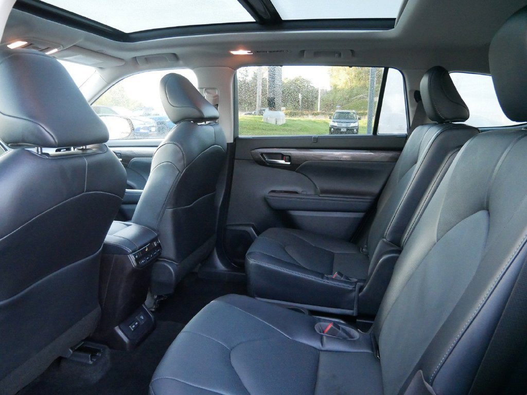 Used 2023 Toyota Highlander Platinum AWD/4WD image 11
