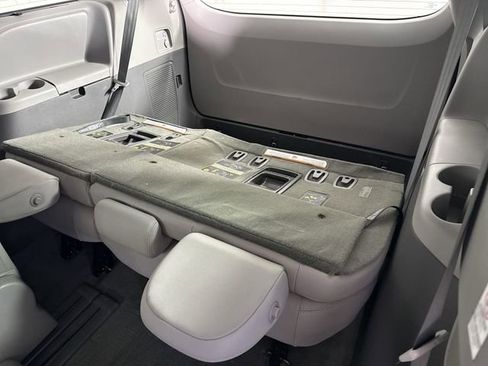 Used 2017 Toyota Sienna XLE image 24