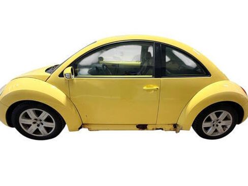 Used 2007 Volkswagen Beetle Coupe FWD image 2