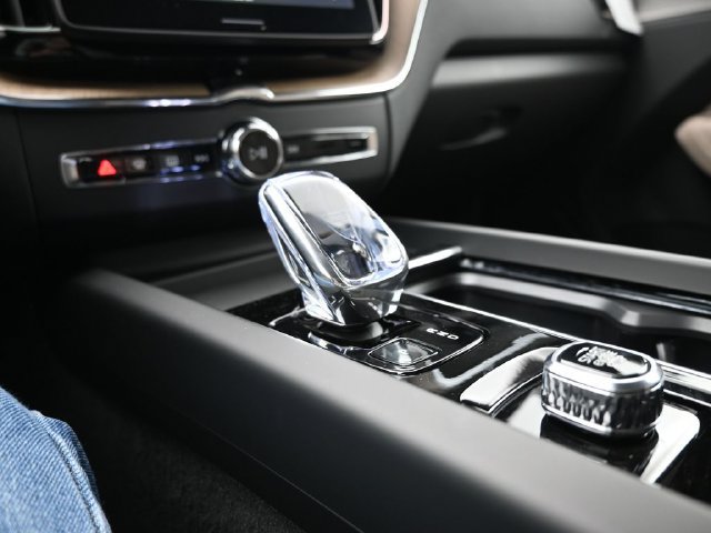New 2026 Volvo XC60 B5 Plus w/ Protection Package Premier AWD/4WD image 13