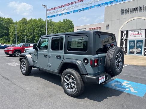 Used 2025 Jeep Wrangler Unlimited Sport AWD/4WD image 2
