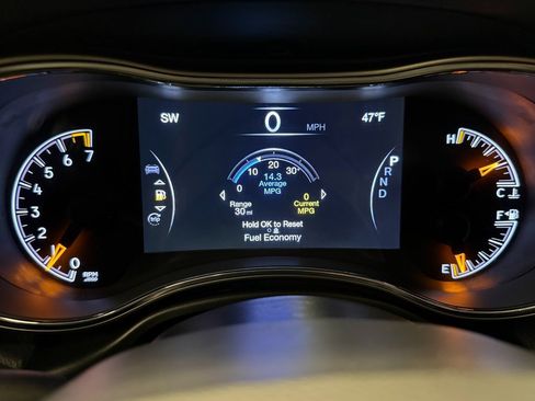 Used 2022 Jeep Grand Cherokee Limited image 9