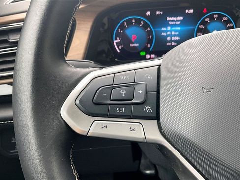 Used 2025 Volkswagen Atlas SE AWD/4WD image 18