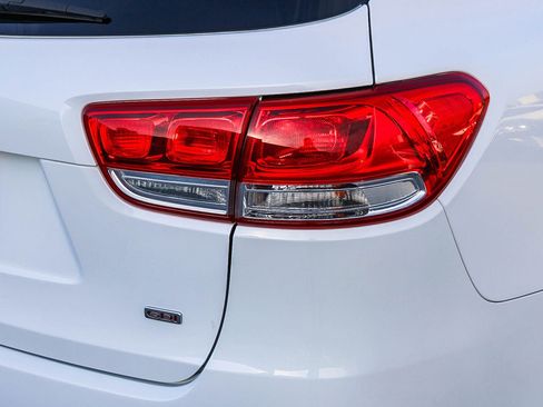 Used 2017 Kia Sorento LX image 10