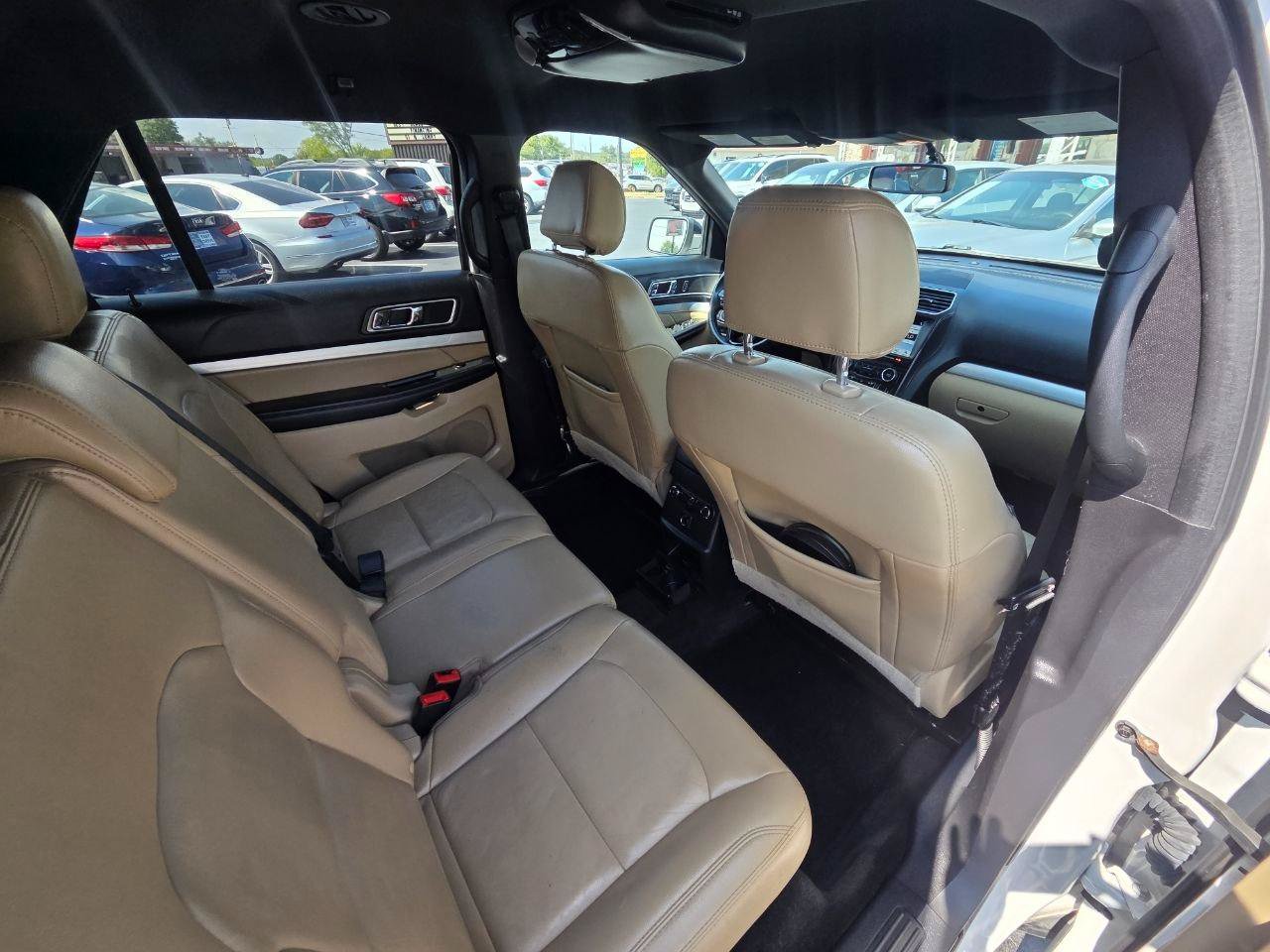 Used 2017 Ford Explorer XLT w/ Equipment Group 202A FWD image 17