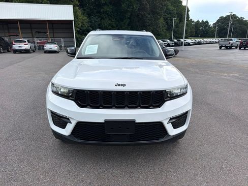 Used 2023 Jeep Grand Cherokee Limited w/ Black Appearance Package AWD/4WD image 8