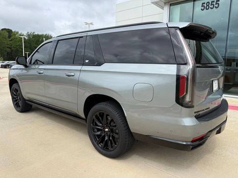 Used 2024 Cadillac Escalade ESV Sport Platinum w/ LPO, ONYX Package AWD/4WD image 3