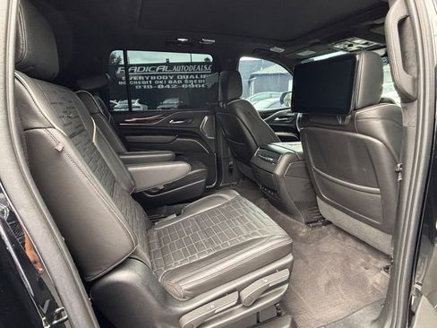Used 2022 Cadillac Escalade ESV Sport Platinum w/ Heavy-Duty Trailer Package AWD/4WD image 43
