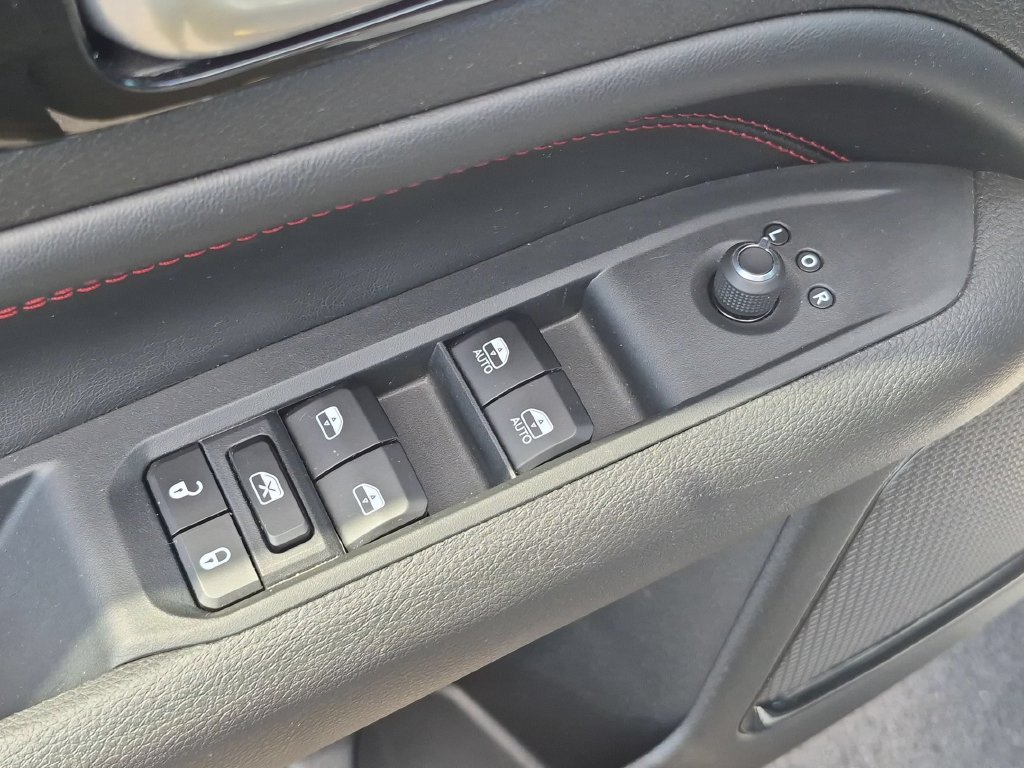 Used 2025 Jeep Compass Trailhawk AWD/4WD image 13