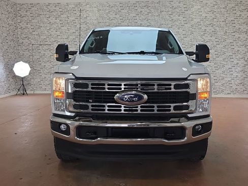 Used 2023 Ford F250 XLT w/ FX4 Off-Road Package AWD/4WD image 2
