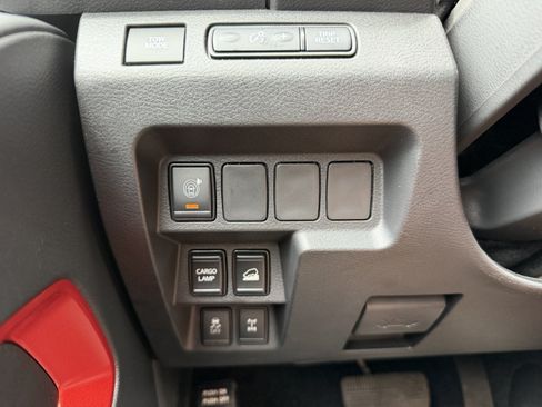 Used 2025 Nissan Frontier PRO-4X AWD/4WD image 29