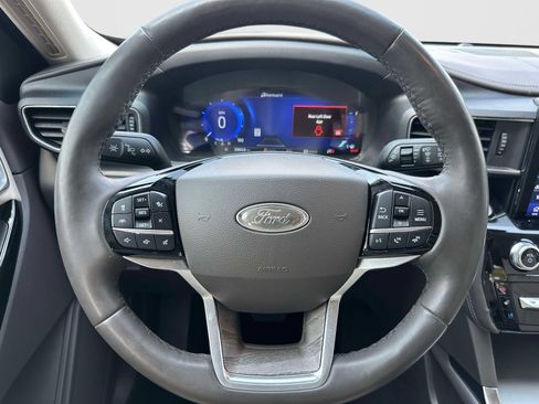 Used 2023 Ford Explorer Platinum w/ Technology Package AWD/4WD image 21