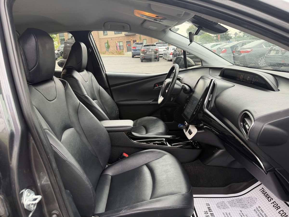 Used 2017 Toyota Prius Prime Premium FWD image 10