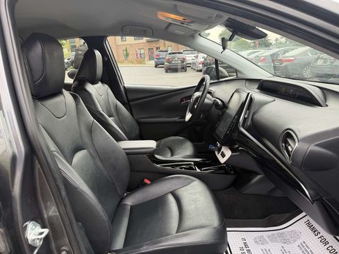 Used 2017 Toyota Prius Prime Premium FWD image 10