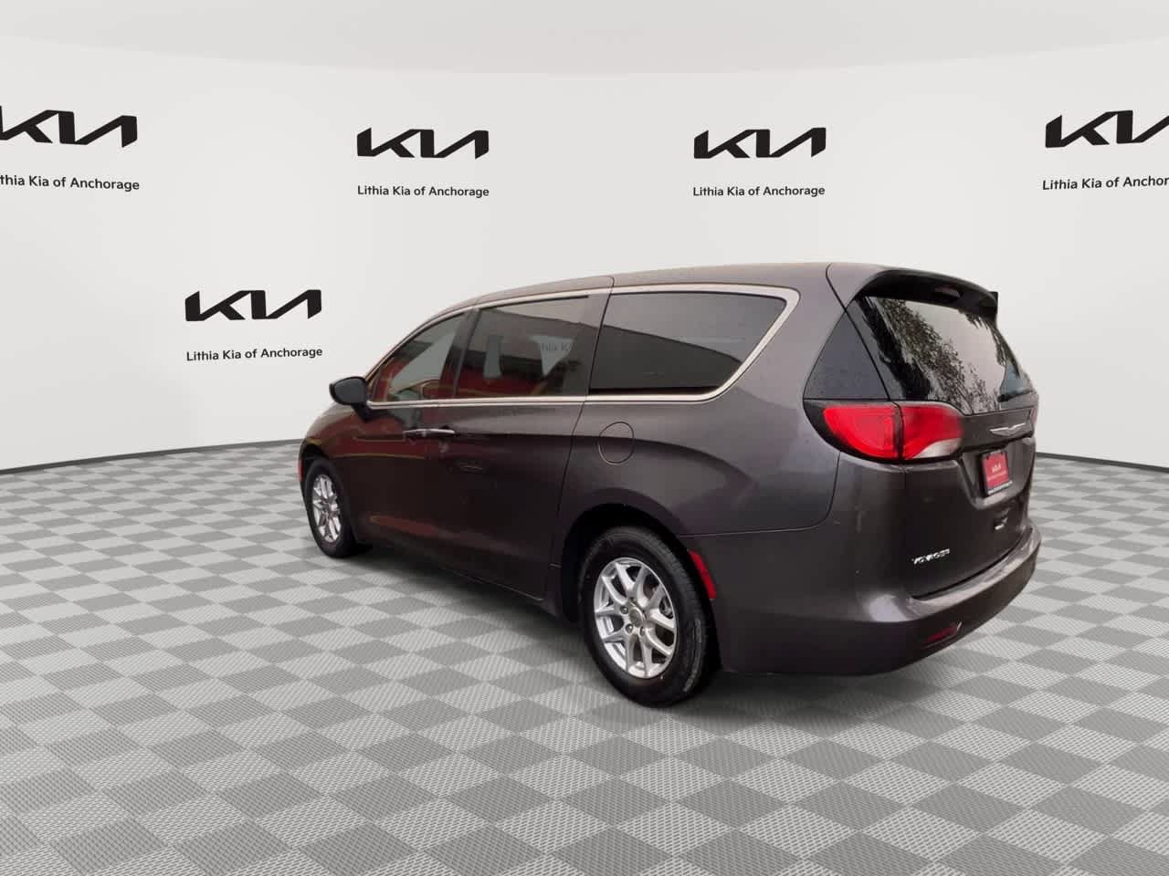 Used 2023 Chrysler Voyager LX FWD image 7