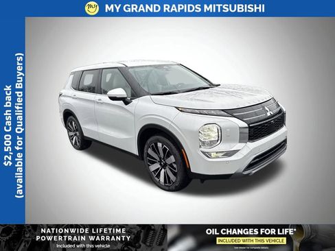 New 2026 Mitsubishi Outlander SE AWD/4WD image 1
