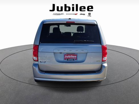 Used 2019 Dodge Grand Caravan SE w/ UConnect Hands-Free Group image 3