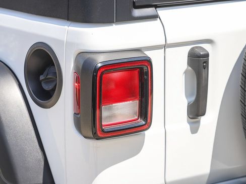 Used 2022 Jeep Wrangler Unlimited Sport AWD/4WD image 8